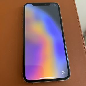 Apple IPhone XS 64GB Silver Unlocked - like new